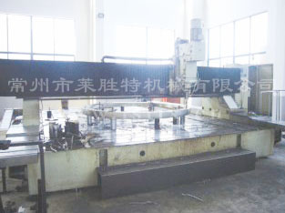 萊勝特機(jī)械攻克特大型深孔管板加工任務(wù)(圖2) 4米5數(shù)控鉆床